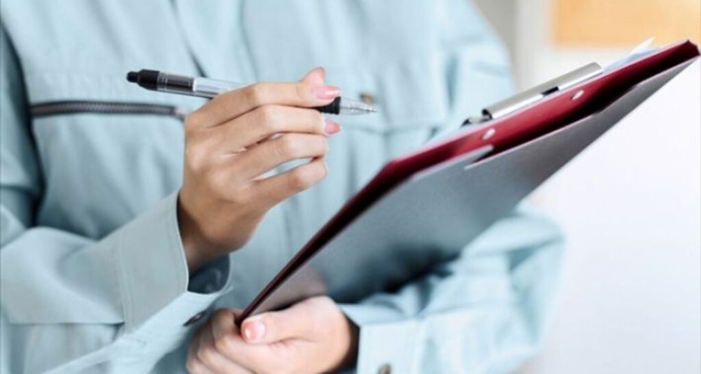 タンスを粗大ゴミに出すのが難しいときはプロに相談