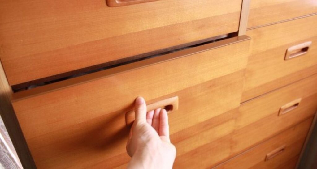 自治体でタンスを粗大ゴミに出す場合の手順