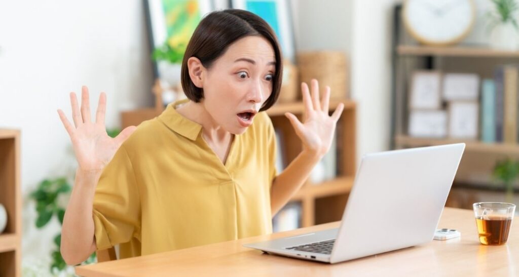 パソコンのデータを残のイメージ画像まま処分すると起こるトラブル