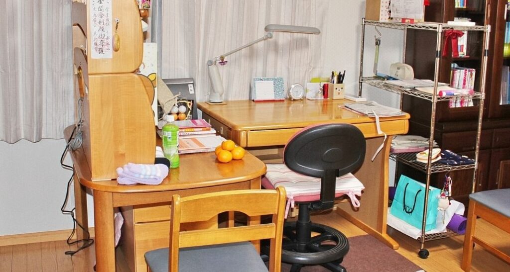 学習机を不用品回収ではなく粗大ごみで出すときの問題点のイメージ画像