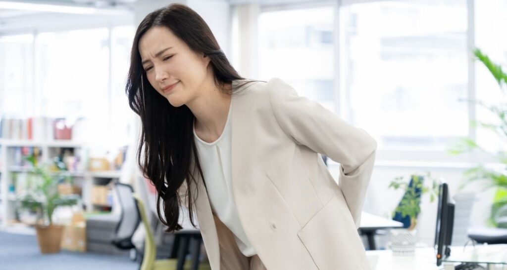自力で学習机を動かそうとして起こるトラブルのイメージ画像