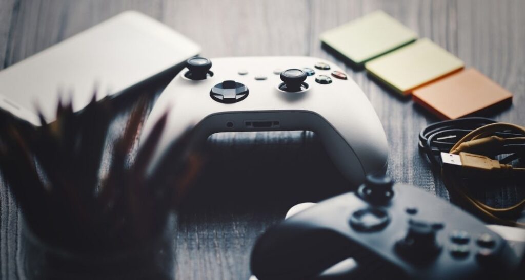 ゲーム機を処分する際の費用や手間感の違い｜不燃ごみと不用品回収のイメージ画像