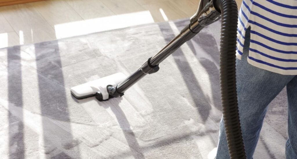 古い絨毯は洗える？掃除やクリーニングを検討のイメージ画像